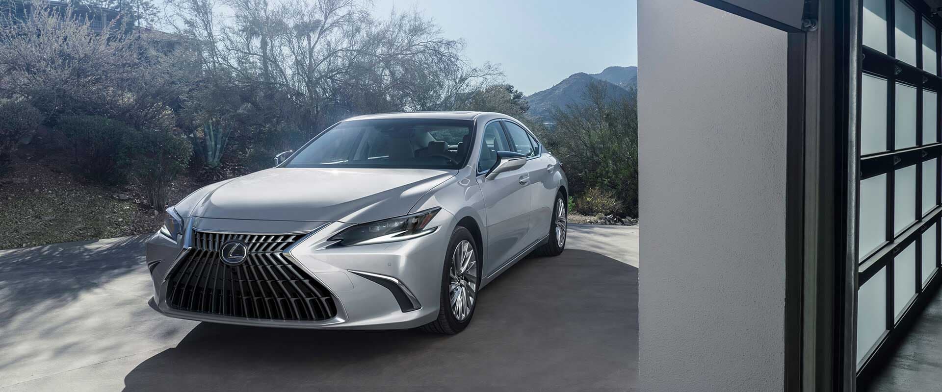 Lexus ES 350h Exquisite Exterior Gallery Images