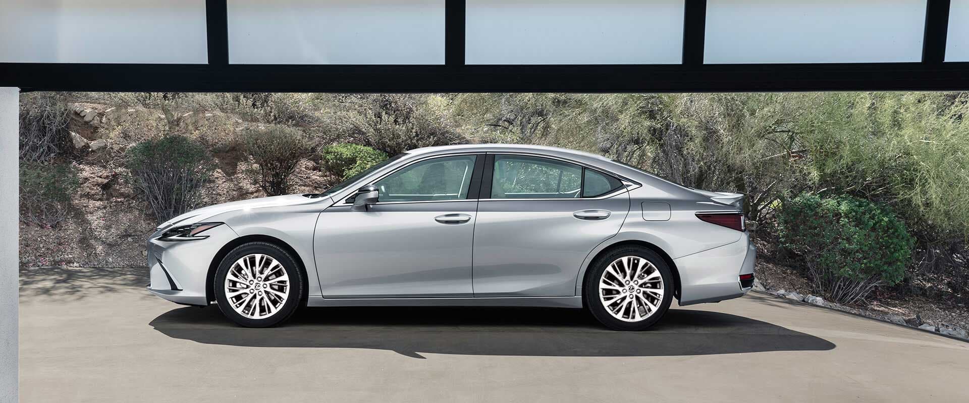 Lexus ES 350h Exquisite Exterior Gallery Images