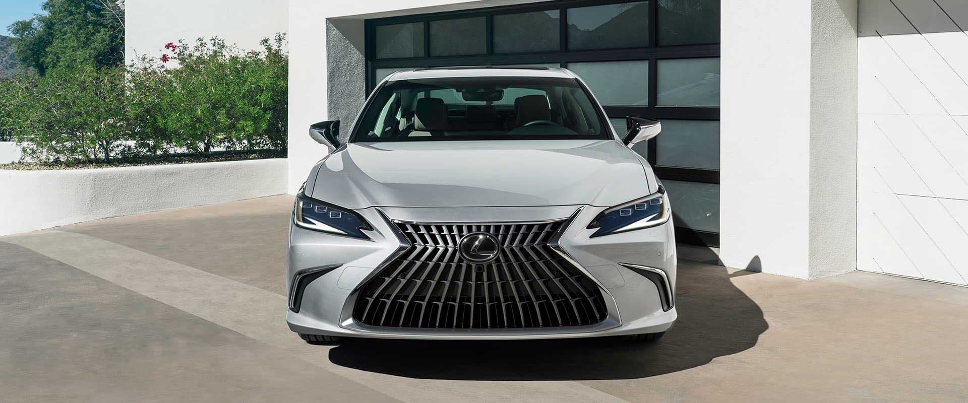 Lexus ES 350h Exquisite Exterior Gallery Images