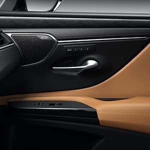 http://Lexus%20ES%20350h%20Exquisite%20Interior%20Gallery%20Thumbnail%20Images