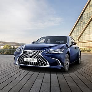 http://Lexus%20ES%20350h%20Luxury%20Exterior%20Gallery%20Thumbnail%20Images