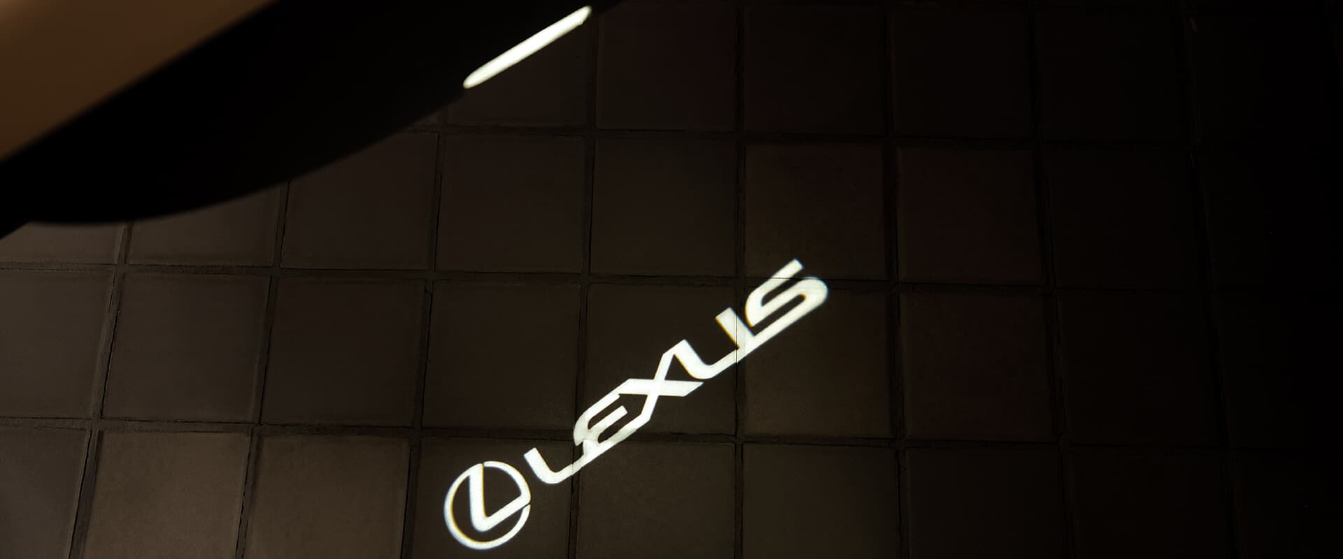 Lexus ES 350h Luxury Interior Gallery Images